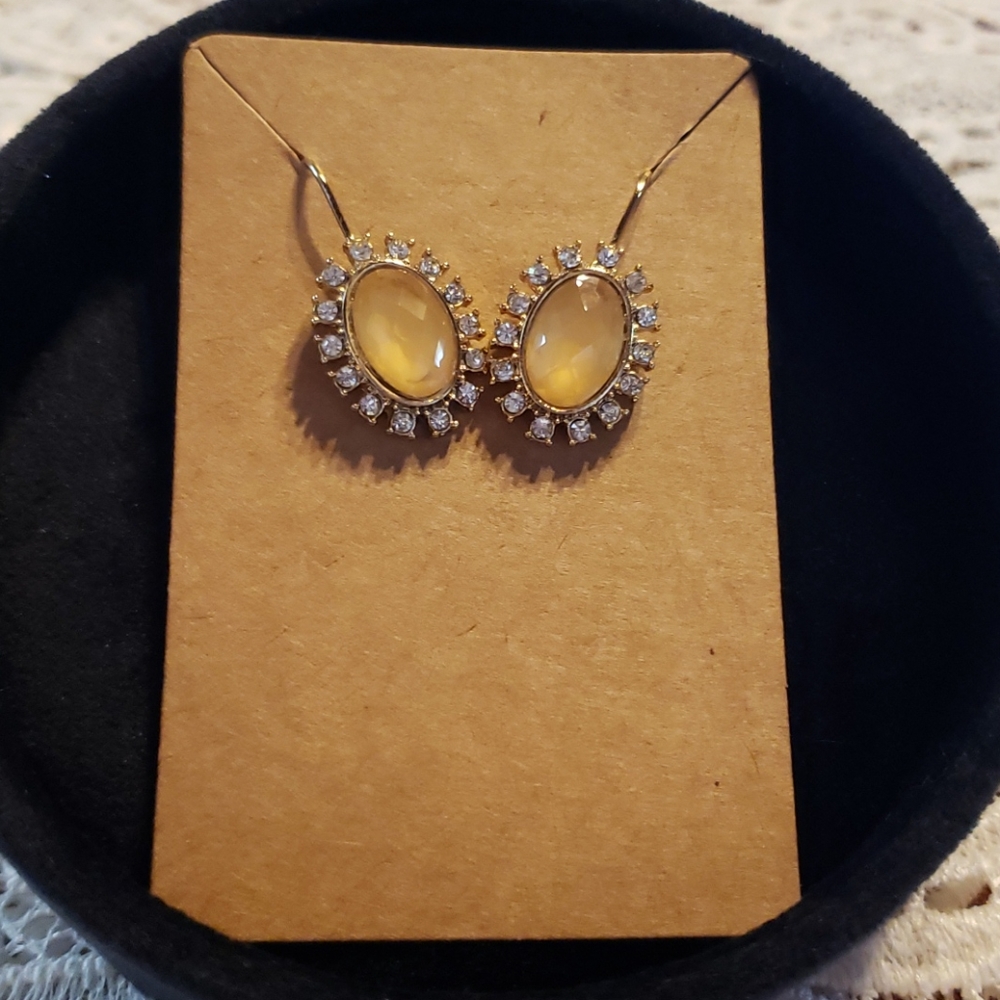 Dressy gold tone earrings w/ amber and rhinestones!